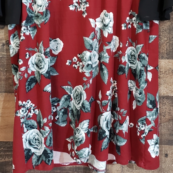 Faith and joy of Los Angeles sheer shoulder top - Picture 8 of 8